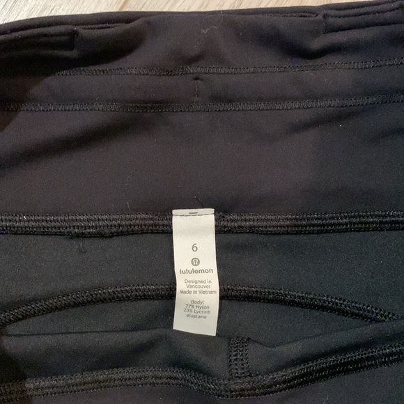 Lululemon Tights with side pockets Sz 6 (Inseam 24") - Picture 3 of 5